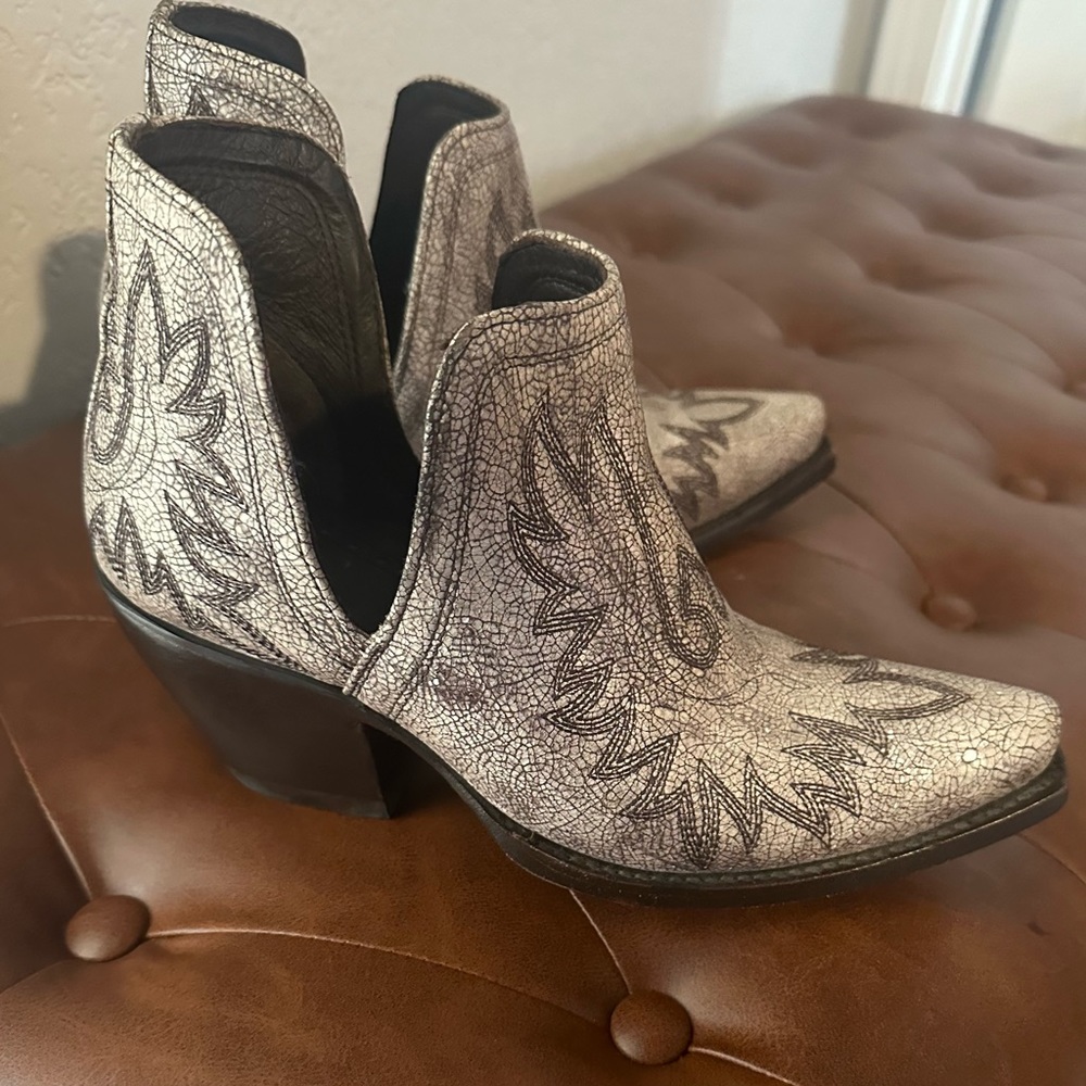 Ariat Women Dixon Leather Ankle Boot